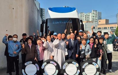 [시설관리] 춘천동부노인복지관, 친환경 수소전기버스 시승식